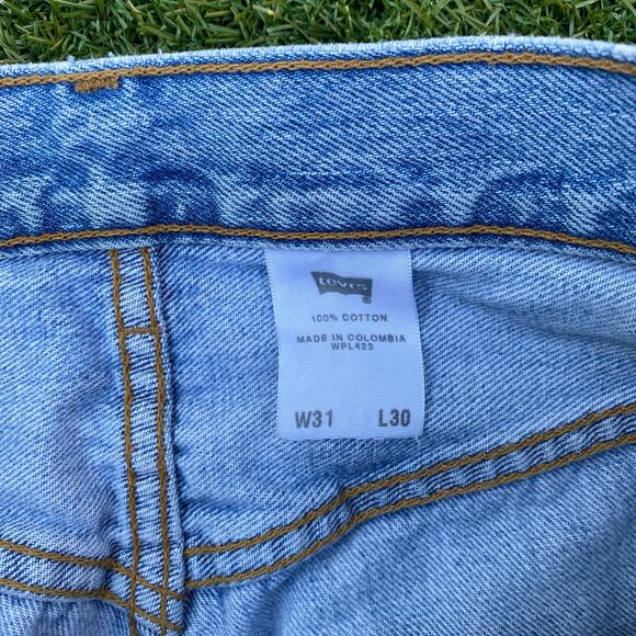 Levi's Men's 501 Distressed Light Wash Denim Jeans - Picture 5 of 7